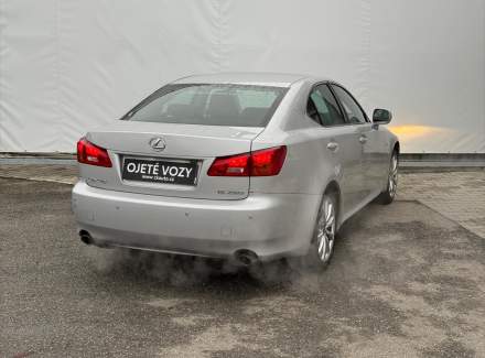 Lexus - IS