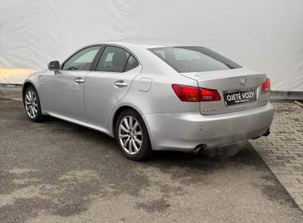 Lexus - IS