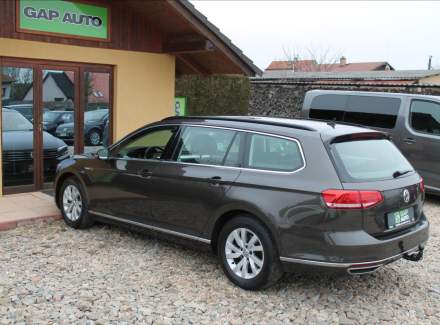 Volkswagen - Passat