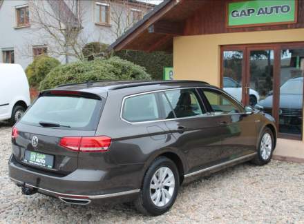 Volkswagen - Passat