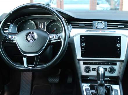 Volkswagen - Passat