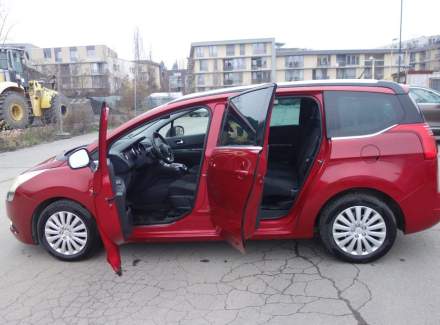 Peugeot - 5008