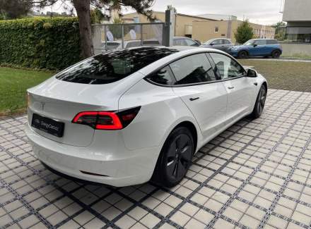 Tesla - Model 3