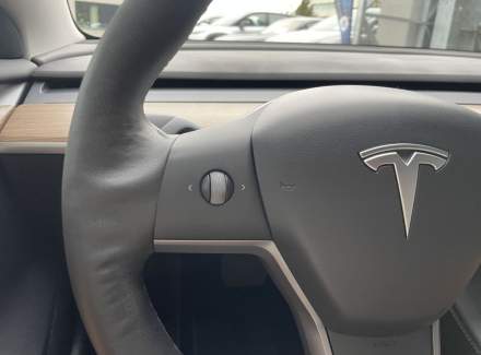 Tesla - Model 3