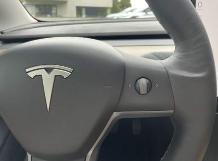 Tesla - Model 3