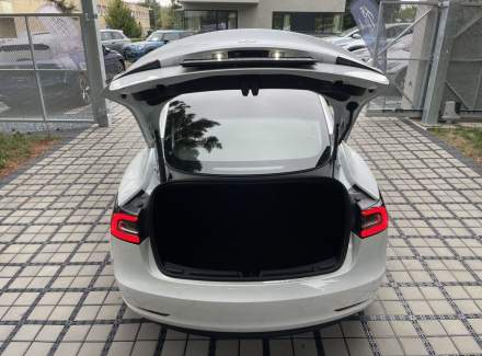 Tesla - Model 3