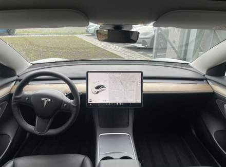 Tesla - Model 3