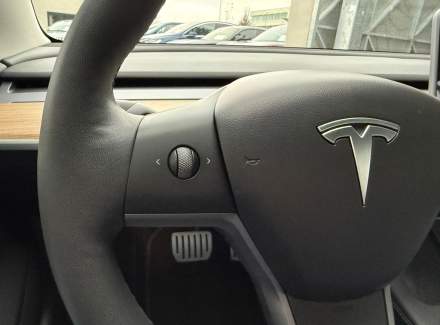 Tesla - Model 3