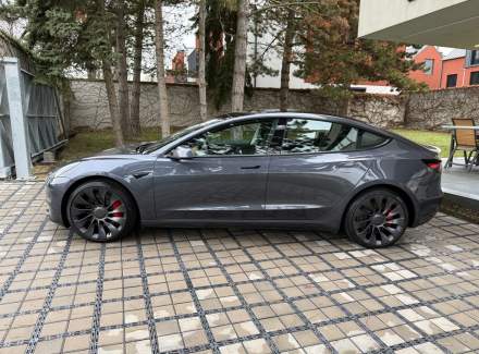 Tesla - Model 3