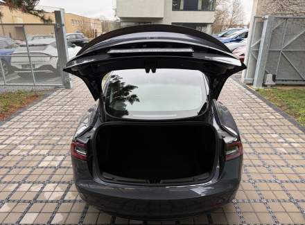 Tesla - Model 3