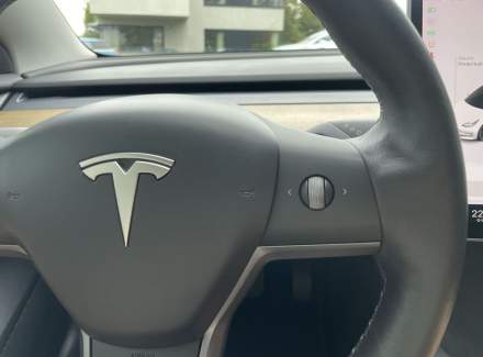 Tesla - Model 3
