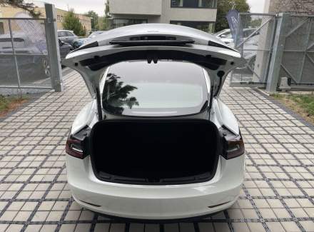 Tesla - Model 3