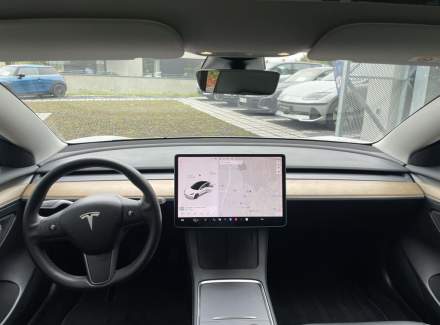 Tesla - Model 3