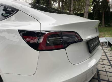 Tesla - Model 3