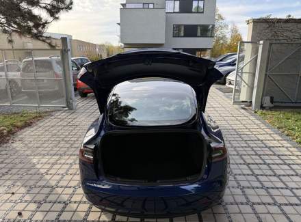 Tesla - Model 3