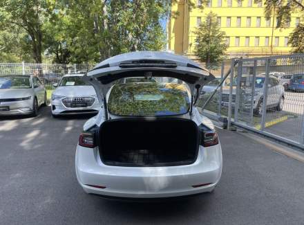 Tesla - Model 3