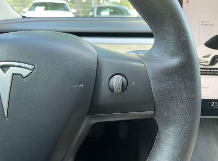 Tesla - Model 3