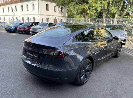 Tesla - Model 3