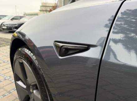 Tesla - Model 3