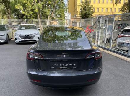 Tesla - Model 3