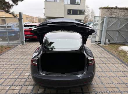 Tesla - Model 3