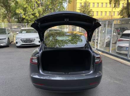 Tesla - Model 3