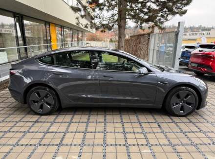 Tesla - Model 3