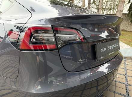 Tesla - Model 3