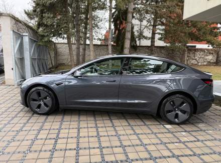 Tesla - Model 3