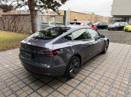Tesla - Model 3