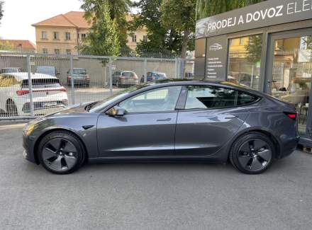 Tesla - Model 3