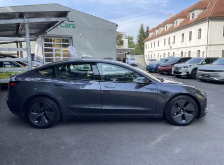 Tesla - Model 3