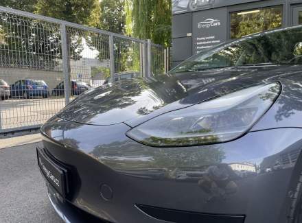 Tesla - Model 3