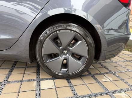 Tesla - Model 3