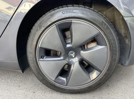 Tesla - Model 3