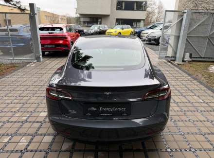 Tesla - Model 3