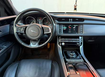 Jaguar - XF