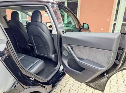 Tesla - Model Y