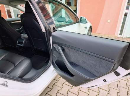 Tesla - Model 3