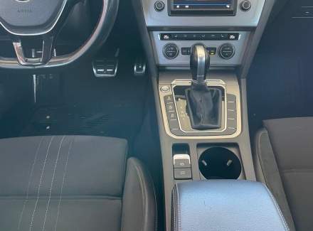 Volkswagen - Passat