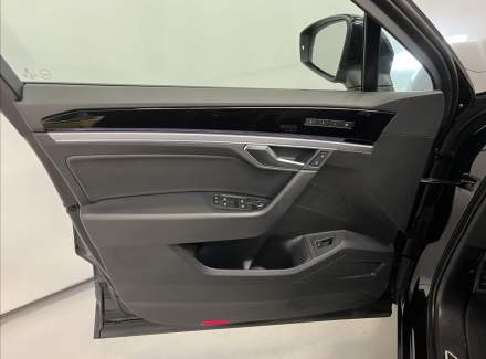 Volkswagen - Touareg