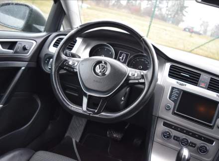Volkswagen - Golf