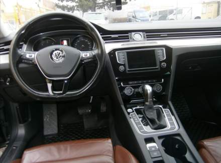 Volkswagen - Passat