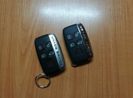 Land Rover - Range Rover Velar