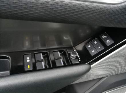 Land Rover - Range Rover Velar