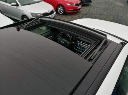 Land Rover - Range Rover Velar