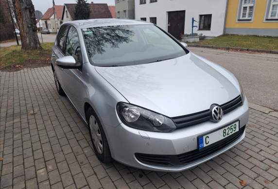 Volkswagen - Golf