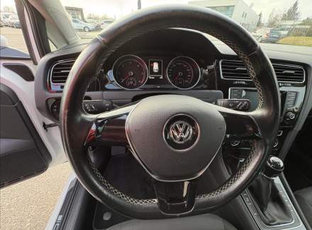 Volkswagen - Golf