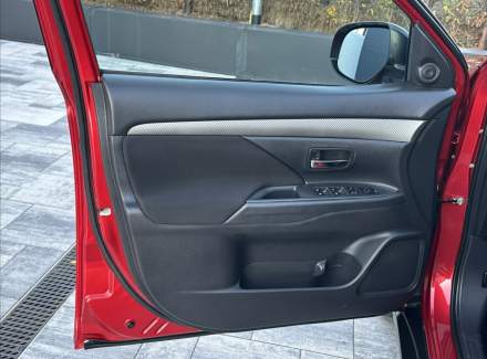 Mitsubishi - Outlander
