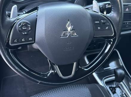 Mitsubishi - Outlander